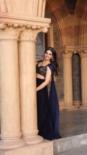Simran Rawal Instagram - oh! zaaalima!🤭🖤🐍

.

.

.

 #reelsinstagram #fypシ #instadaily #foryou #explore #hindi #reelsindia #ethnic #srk #zaalima #weddingoutfit #ethnic #longdress #floral  #western #desicore #desiaesthetics #traditional #punjabisuit #engagementparty #suit #fashion #simranrawal #punjab #lehenga