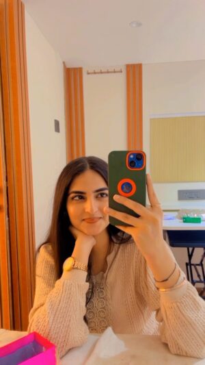 Simran Rawal Instagram - Obsessseddddd w this song🤌🏻❤️‍🩹✨

@ronitvinta @bgbngmusic 

#dubaiexplore #dubai #dubaitrip #dubai🇦🇪 #explore #slowmo #moonrise #trend #viral #trendyoutfits #reels #dubai #meeshogirl #lovehostel #simranrawal #cuteoutfit #moonrise #style #trending #fashion #punjabisong #slowmo #fashioninspo #ronitvinta @zara