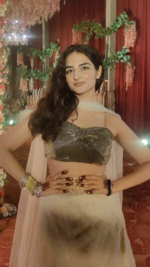 Simran Rawal Instagram - In my Premika era👀🦚🪷🌙

.

.

 #reelsinstagram #fypシ #instadaily #foryou #explore #hindi #reelsindia #ethnic #southindian  #whitelehenga #weddingoutfit #jhumka #trending #desicore #lehenga #desiaesthetics #traditional  #weddinglehenga  #blouse #mehendi
