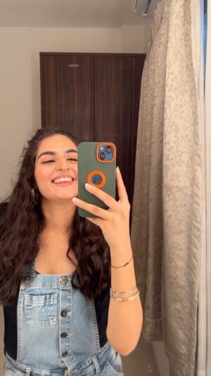 Simran Rawal Instagram - dole shole?? sure😂🤭

#dubaiexplore #dubai #dubaitrip #dubai🇦🇪 #explore #slowmo #moonrise #trend #viral #fyp #trendyoutfit #downtowndubai #jumeirah #burjkhalifa #cuteoutfit #moonrise #urbanic #reels 
 #dubai #marinadubai #marinacruise #style #trending #fashion #slowmo #gururandhawa #desert #dubaidesert #fashioninspo #desertsafari #12ladke
