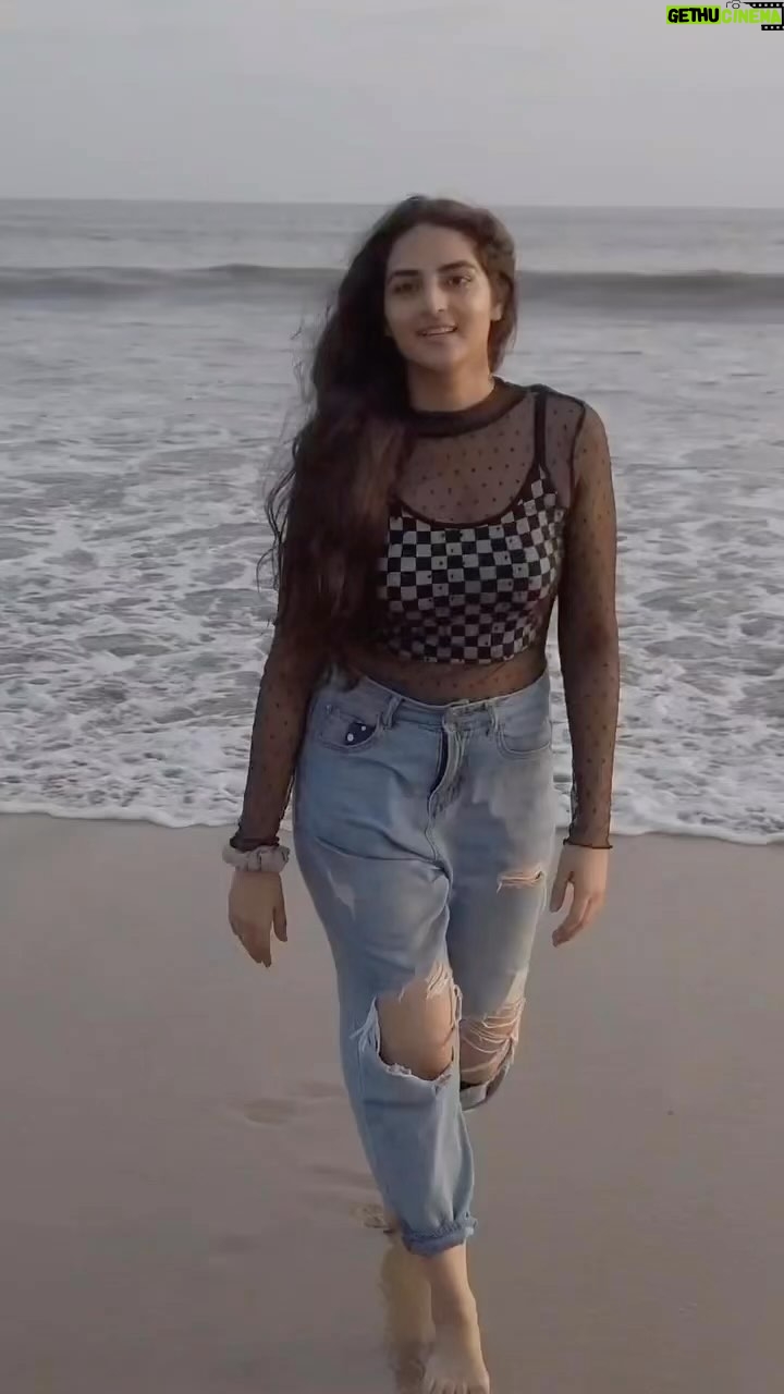 Simran Rawal - 2.5K Likes - Jaadui lage yeh zindagi✨🔮

.
@jubin_nautiyal 

#outfitideas #actor #slowmo #bollywoodsongs
#explore #trend #viral #lovehostel #simranrawal #cuteoutfit #style #trending #fashion #curlyhair #actor #outfitinspo #trendyhairstyle #jadui #fashioninfluencer #mumbai #slowmo #lyrics #jubinnautiyal #simple #beach
