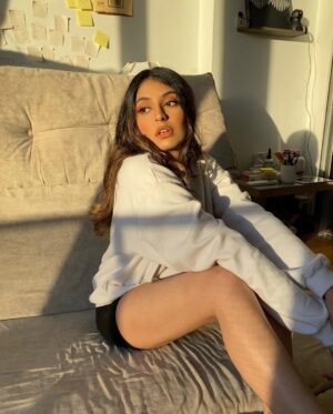 Simrat Sokhi Instagram - 𝚂𝚒𝚖 & 𝚝𝚑𝚎 𝚂𝚞𝚗 ♡