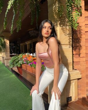 Simrat Sokhi Instagram - so what u waitin for🌷