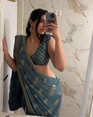 Simrat Sokhi Instagram - a Diwali full of love and light! 🎇✨
