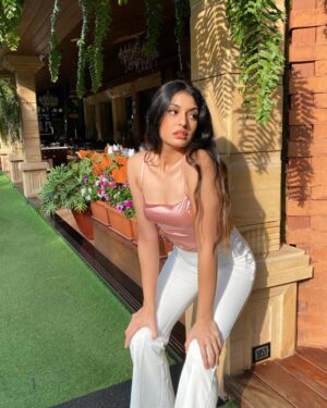 Simrat Sokhi Instagram - so what u waitin for🌷