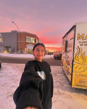 Simrella Lama Instagram - Mayalu 🇨🇦