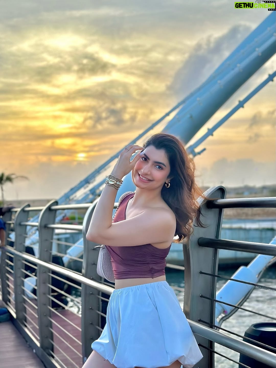 Simrithi Bathija - 2.4K Likes - Day well spent, memories well kept 🫰🏻🌼

.

.

.

Outfit @savana 
Bracelet stack @bansrimehtadesign 

#colombo #srilanka #portcity #exploresrilanka #explore #travelgram #travel #happygirl #momandme #escape #sunset #sumsetlovers #beauty #skies #traveler #simrithibathija