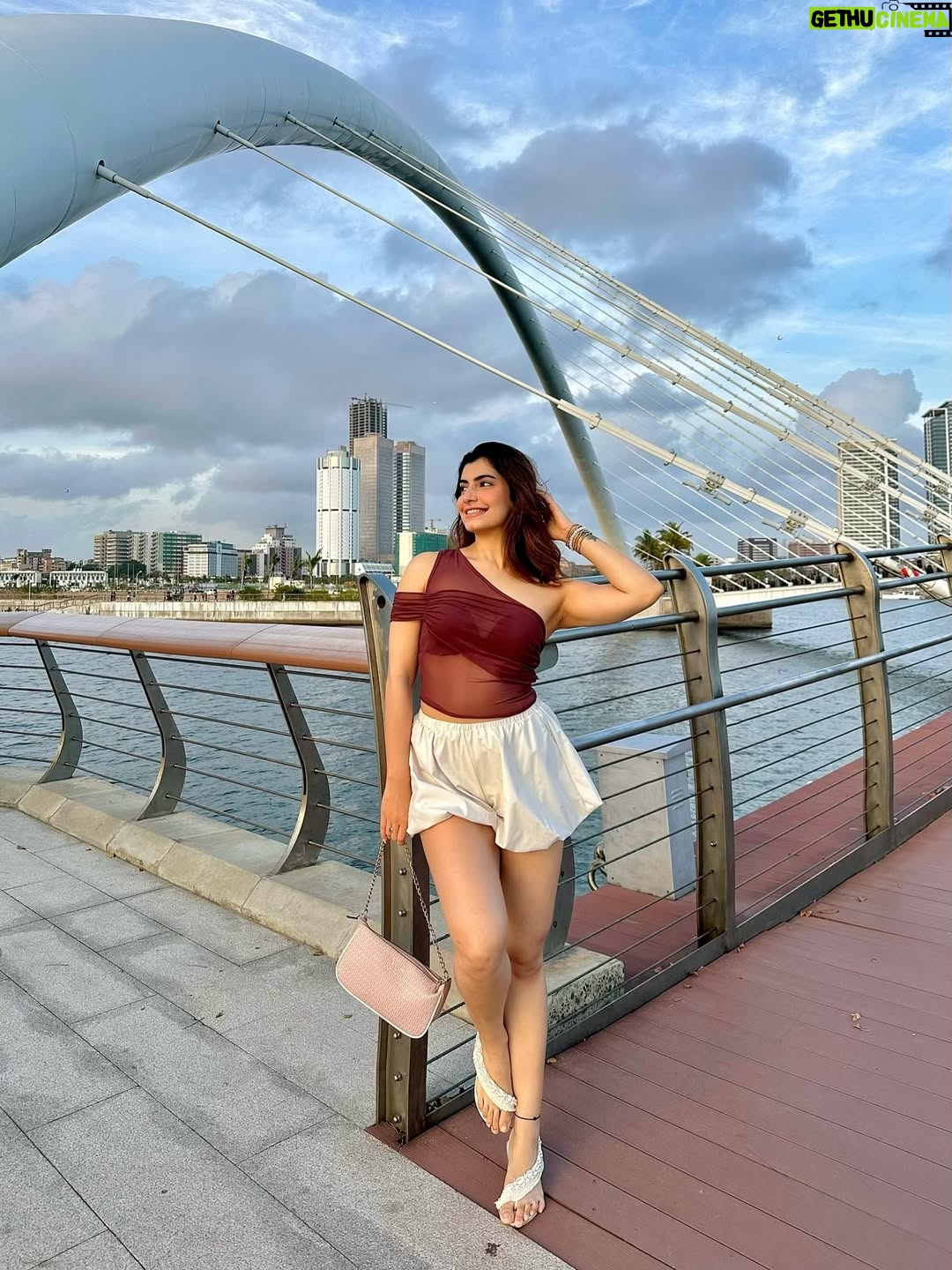 Simrithi Bathija - 2.4K Likes - Day well spent, memories well kept 🫰🏻🌼

.

.

.

Outfit @savana 
Bracelet stack @bansrimehtadesign 

#colombo #srilanka #portcity #exploresrilanka #explore #travelgram #travel #happygirl #momandme #escape #sunset #sumsetlovers #beauty #skies #traveler #simrithibathija
