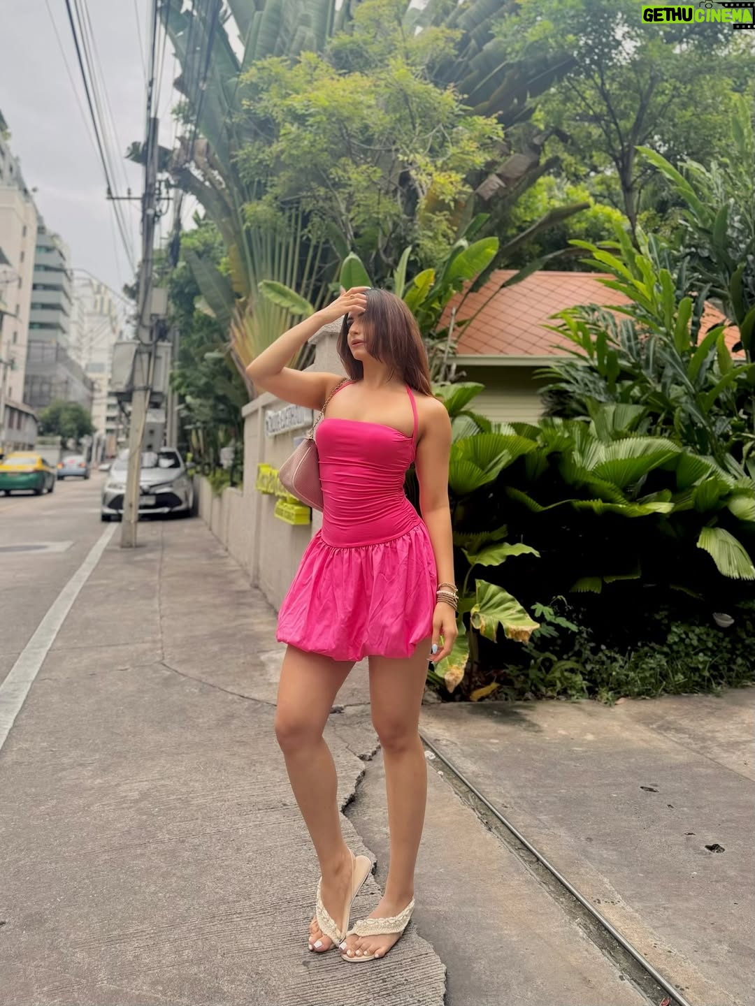 Simrithi Bathija - 2.5K Likes - Just wanna travel and be a pretty girl all my life💗🥥✨

.

.

.

Outfit @srstore09 

#ootd #ootdfashion #thailand #bangkok #cityofjoy #slowlife #travel #travelgram #pinkaesthetic #dressups #fyp #foryoypage #explore #explorepage #aesthetic #traveladdict #simrithibathija