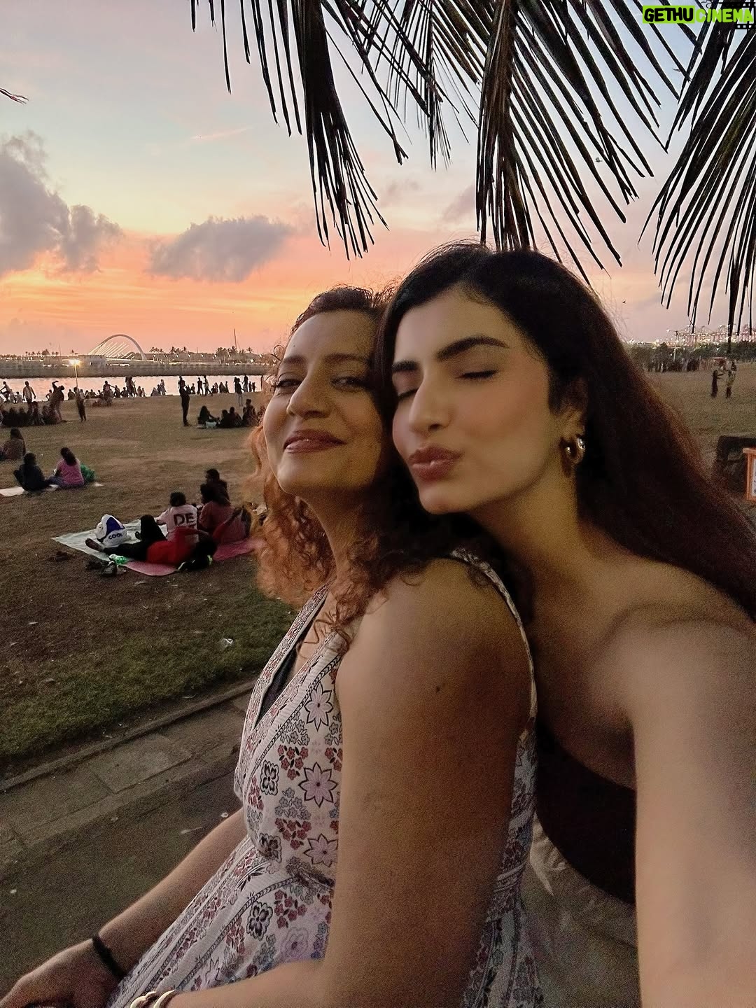 Simrithi Bathija - 2.4K Likes - Day well spent, memories well kept 🫰🏻🌼

.

.

.

Outfit @savana 
Bracelet stack @bansrimehtadesign 

#colombo #srilanka #portcity #exploresrilanka #explore #travelgram #travel #happygirl #momandme #escape #sunset #sumsetlovers #beauty #skies #traveler #simrithibathija