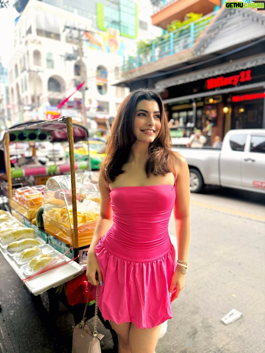 Simrithi Bathija - 2.5K Likes - Just wanna travel and be a pretty girl all my life💗🥥✨

.

.

.

Outfit @srstore09 

#ootd #ootdfashion #thailand #bangkok #cityofjoy #slowlife #travel #travelgram #pinkaesthetic #dressups #fyp #foryoypage #explore #explorepage #aesthetic #traveladdict #simrithibathija