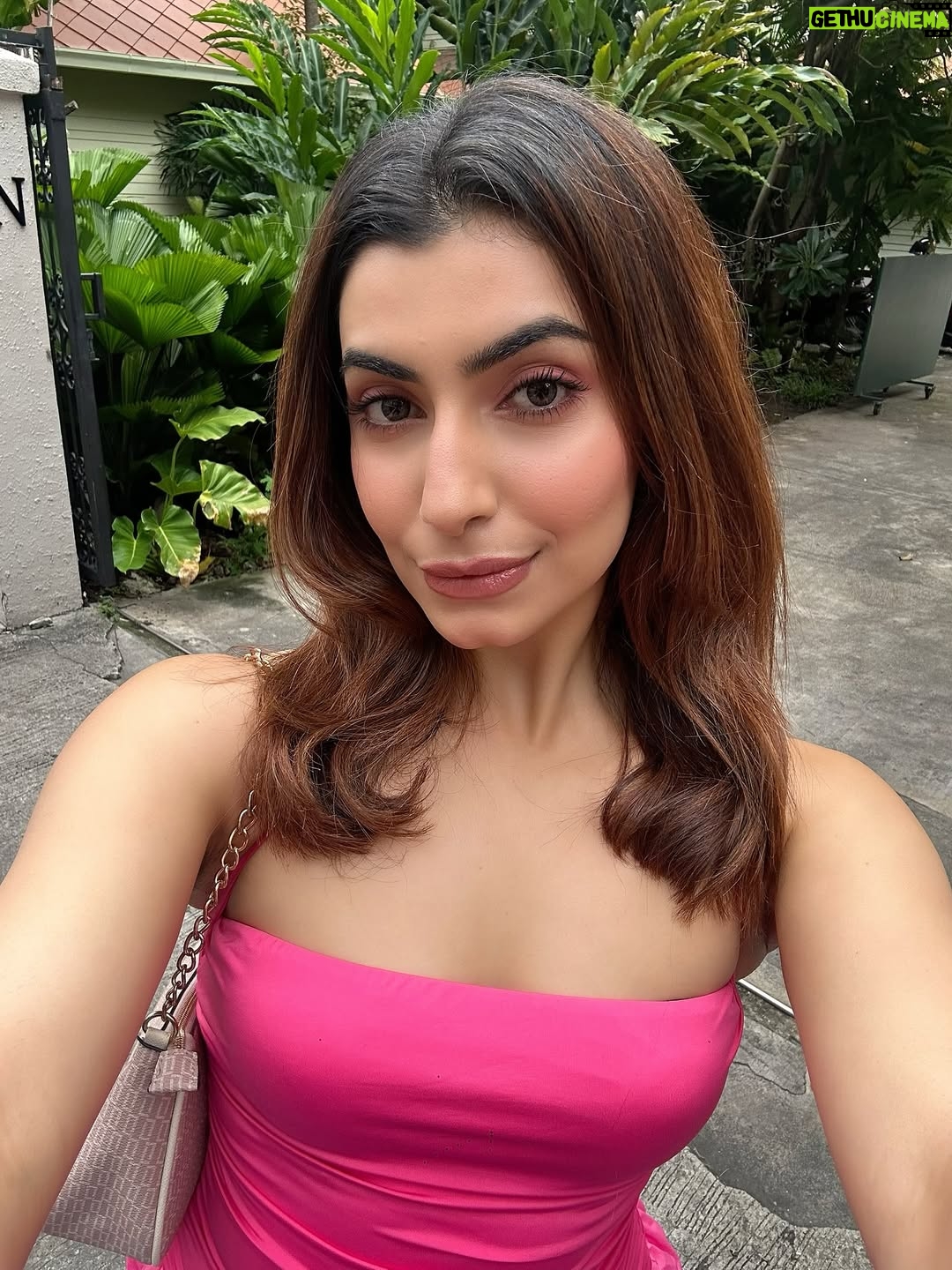 Simrithi Bathija - 2.5K Likes - Just wanna travel and be a pretty girl all my life💗🥥✨

.

.

.

Outfit @srstore09 

#ootd #ootdfashion #thailand #bangkok #cityofjoy #slowlife #travel #travelgram #pinkaesthetic #dressups #fyp #foryoypage #explore #explorepage #aesthetic #traveladdict #simrithibathija