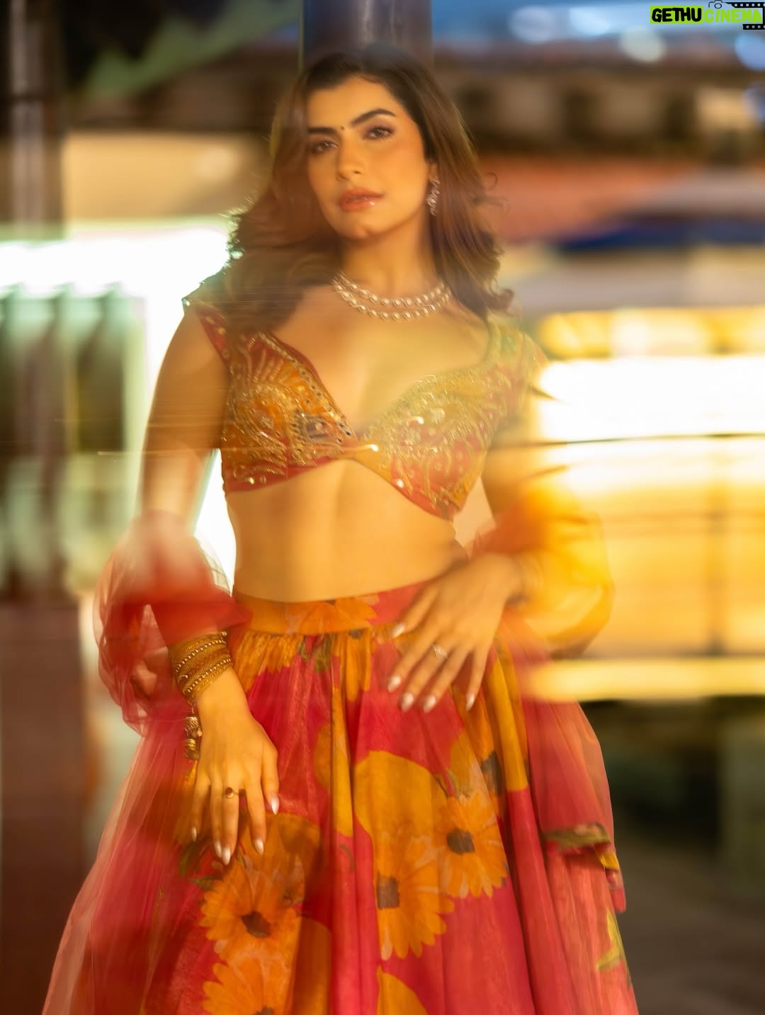 Simrithi Bathija - 1.9K Likes - Ada ka jadoo🌙🌷 

.

.

.

felt like an absolute dream🫶🏻 in @plottwistlabel 
Captured beautifully by @iamsaadkhan 

.

.

.

#indianoutfit #indiangirl #indiagram #indianethnicwear #traditonal #tradition #desi #desigirl #bollywood #tollywood #indianbeautyblogger #etnic #festiveseason #festival #feativalfashion #festivevibes #fypage #foryoupage #explore #outfit #colombo #srilanka #india #simrithibathija