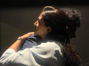 Siri Ravikumar Instagram - Love letters, Ninna Preethiya Naanu' - 

 This play came to me at a time when I was at my lowest, emotionally and mentally. I really wasn’t ready to take up work. Then @vvenkyprasad called and asked me to read the play once, and i loved it so much, without thinking twice I said yes. To my surprise, my co-actor turned out to be @actorkishore ! 

From that moment, things shifted. Being part of this production has been such a gift, it has given me a perspective. 
And working with @actorkishore has been a blessing… he’s so humble, soft-spoken, disciplined, and an inspiration.
@vvenkyprasad thank you for trusting me with something this special.

The love Rashmi and Siddharth have received from all of you has been overwhelming. We’ve completed 14 shows, and every single one has been precious. Truly, deeply grateful. ❤️