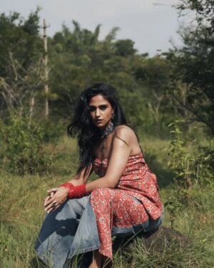 Siri Ravikumar Instagram - ನಿಷ್ಕಲಾ 
A women who is indivisible , whole and unbound 

Concept & Styling @khushi_jagadisha
Photography @varun_jayram
MUA @glambyathira