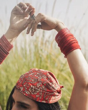 Siri Ravikumar Instagram - ನಿಷ್ಕಲಾ 
A women who is indivisible , whole and unbound 

Concept & Styling @khushi_jagadisha
Photography @varun_jayram
MUA @glambyathira