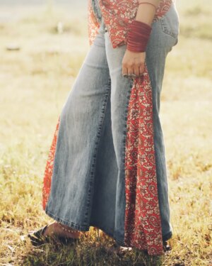 Siri Ravikumar Instagram - ನಿಷ್ಕಲಾ 
A women who is indivisible , whole and unbound 

Concept & Styling @khushi_jagadisha
Photography @varun_jayram
MUA @glambyathira