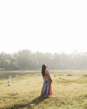 Siri Ravikumar Instagram - ನಿಷ್ಕಲಾ 
A women who is indivisible , whole and unbound 

Concept & Styling @khushi_jagadisha
Photography @varun_jayram
MUA @glambyathira
