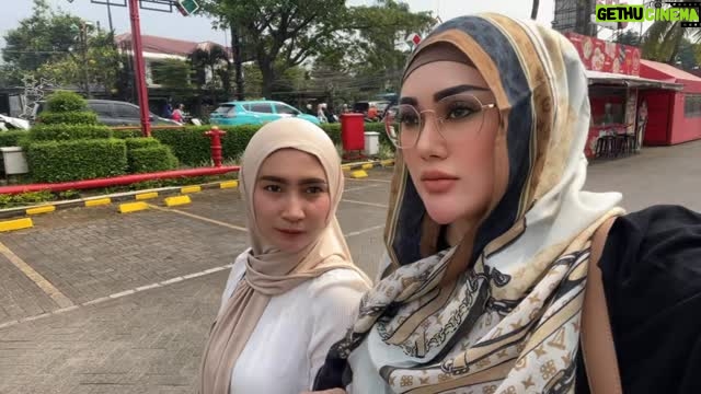Sissy Firman - 190 Likes - 