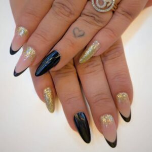 Siyaa Patil Instagram - ✨ Golden Glam Meets Bold Black ✨
Because your nails deserve to shine just like you! 💅
.
.
#nails #nailartclub #nailart #nailsalon #nailextention #frenchnails💅 #glitternails #unisexsalon #newnails #feelgood