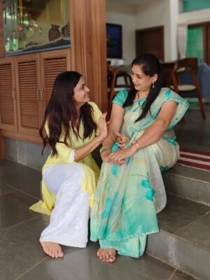 Siyaa Patil Instagram - A sister is both your mirror and your opposite, your safe place and your best friend 💞