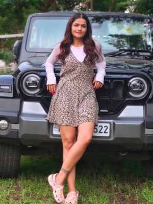 Siyaa Patil Instagram - Clicked some wonderful pictures with this stunning Thar on our movie set 🎬✨
This beauty belongs to the amazing couple @kittypieee__ Shraddha &  @mane_ya._.na_mane  Rohit, who brought it home in January 2025 🚙💫
Absolutely loved the vibe of their ride.
Shraddha and Rohit, you both are such a lovely couple, wishing you a lifetime full of joy and togetherness ❤️

#MovieSetVibes #TharMoments #ShraddhaAndRohit #TharLove #January2025 #OnSetMagic #GratefulForFriends #PowerCouple #TharElegance

@kittypieee__ 
@mane_ya._.na_mane