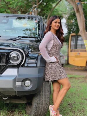 Siyaa Patil Instagram - Clicked some wonderful pictures with this stunning Thar on our movie set 🎬✨
This beauty belongs to the amazing couple @kittypieee__ Shraddha &  @mane_ya._.na_mane  Rohit, who brought it home in January 2025 🚙💫
Absolutely loved the vibe of their ride.
Shraddha and Rohit, you both are such a lovely couple, wishing you a lifetime full of joy and togetherness ❤️

#MovieSetVibes #TharMoments #ShraddhaAndRohit #TharLove #January2025 #OnSetMagic #GratefulForFriends #PowerCouple #TharElegance

@kittypieee__ 
@mane_ya._.na_mane