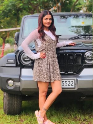 Siyaa Patil Instagram - Clicked some wonderful pictures with this stunning Thar on our movie set 🎬✨
This beauty belongs to the amazing couple @kittypieee__ Shraddha &  @mane_ya._.na_mane  Rohit, who brought it home in January 2025 🚙💫
Absolutely loved the vibe of their ride.
Shraddha and Rohit, you both are such a lovely couple, wishing you a lifetime full of joy and togetherness ❤️

#MovieSetVibes #TharMoments #ShraddhaAndRohit #TharLove #January2025 #OnSetMagic #GratefulForFriends #PowerCouple #TharElegance

@kittypieee__ 
@mane_ya._.na_mane