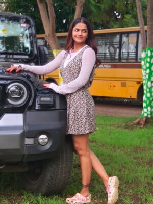 Siyaa Patil Instagram - Clicked some wonderful pictures with this stunning Thar on our movie set 🎬✨
This beauty belongs to the amazing couple @kittypieee__ Shraddha &  @mane_ya._.na_mane  Rohit, who brought it home in January 2025 🚙💫
Absolutely loved the vibe of their ride.
Shraddha and Rohit, you both are such a lovely couple, wishing you a lifetime full of joy and togetherness ❤️

#MovieSetVibes #TharMoments #ShraddhaAndRohit #TharLove #January2025 #OnSetMagic #GratefulForFriends #PowerCouple #TharElegance

@kittypieee__ 
@mane_ya._.na_mane