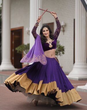 Smita Gondkar Instagram - This year, Navratri gives us an added day to celebrate devotion, strength, and the eternal blessings of Maa Durga.💜

#smitagondkar #smittens #navratrivibes❤️ #dandiya #explore #navratrispecial❤️