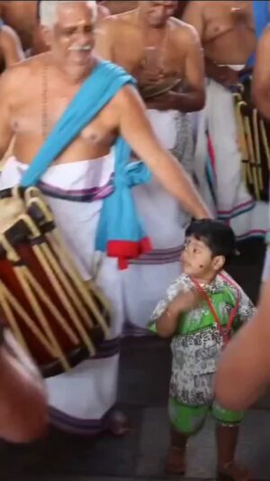 Sneha Sreekumar Instagram - ഇന്ന് ചോറ്റാനിക്കരയിൽ 🙏🙏🙏
Video @ranjith 
#pervanamkuttanmarar #happymoments #chottanikkara #peruvanam #chenda #chendamelam #momlife #navarathri #chottanikkara #chottanikkara_temple