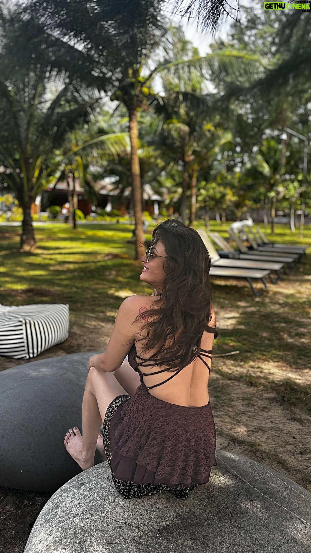 Sneha Ullal - 111.7K Likes - Suwadika From Thailand - Koh Lanta 
Lucky lucky lucky me. This resort , the staff, the hospitality, the rooms, the view.It was all love. What a vibe . @longbeachchalet Kapunka 🙏🏻 🏖️ 🍷 ☀️ 🍛 🇹🇭