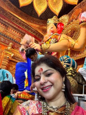 Sneha Wagh Instagram - Lalbaug cha Raja 
Ganesh Gulli Mumbai Cha Raja 
🪷
.
.
.
Radhe Radhe 
Ganpati Bappa Morya 
.
.
.
@apaapisarees 
.
.
.
Makhanchor , Sneha Wagh , Ganesh Utsav 2025 
#snehawagh #mymakhanchor #ganpatibappamorya #laalbaugcharaja #ganeshgalli #mumbaicharaja #lalbaughcharaja #mumbai #mumbaikar #ganeshutsav