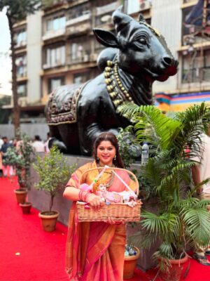 Sneha Wagh Instagram - Lalbaug cha Raja 
Ganesh Gulli Mumbai Cha Raja 
🪷
.
.
.
Radhe Radhe 
Ganpati Bappa Morya 
.
.
.
@apaapisarees 
.
.
.
Makhanchor , Sneha Wagh , Ganesh Utsav 2025 
#snehawagh #mymakhanchor #ganpatibappamorya #laalbaugcharaja #ganeshgalli #mumbaicharaja #lalbaughcharaja #mumbai #mumbaikar #ganeshutsav