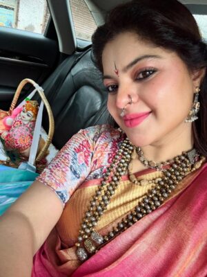 Sneha Wagh Instagram - Lalbaug cha Raja 
Ganesh Gulli Mumbai Cha Raja 
🪷
.
.
.
Radhe Radhe 
Ganpati Bappa Morya 
.
.
.
@apaapisarees 
.
.
.
Makhanchor , Sneha Wagh , Ganesh Utsav 2025 
#snehawagh #mymakhanchor #ganpatibappamorya #laalbaugcharaja #ganeshgalli #mumbaicharaja #lalbaughcharaja #mumbai #mumbaikar #ganeshutsav