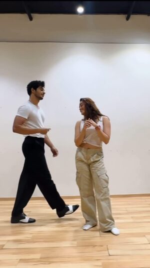 Sneha world Instagram - Cuz tune yeh na jaana, hai yeh dil deewana! 🥰
Thank you for the overwhelming love on all the bts footage shared by me. I’ve to say @ishaankhatter is clearly one of the smoothest artists to work with.. what an intentional mover-actor-dancer and I had the pleasure to rehearse with him over and over again cuz clearly we were having a blast too 😁
Thank you @adil_choreographer for this opportunity. Mazza aagaya to work with you in this one. 🤗🥰
@netflix_in
#theroyals #ishaankhatter #snehaworld #dance #netflix