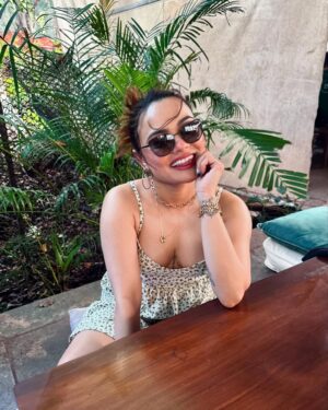 Sneha world Instagram - 💅🥥 🌊🌴🌤️

#snehaworld #vacaymode