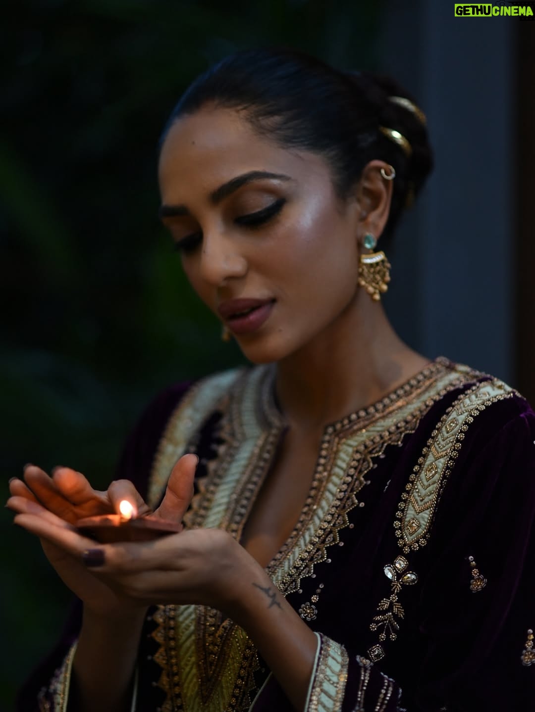 Sobhita Dhulipala - 865.2K Likes - 🪔💝