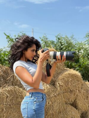 Sobhita Dhulipala Instagram - Moments in the sun ☀️♥️