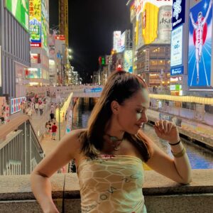 Sofía Lama Instagram - Japón… la búsqueda constante de la sofisticación a través de la simpleza. Una sociedad que se basa en el respeto pensando siempre en bienestar del prójimo, una país tan seguro que los niños toman solos el metro para ir a la escuela, todo eso y más, eso es Japón ❤️