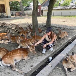 Sofía Lama Instagram - Japón… la búsqueda constante de la sofisticación a través de la simpleza. Una sociedad que se basa en el respeto pensando siempre en bienestar del prójimo, una país tan seguro que los niños toman solos el metro para ir a la escuela, todo eso y más, eso es Japón ❤️