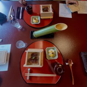 Sofía Lama Instagram - Japón… la búsqueda constante de la sofisticación a través de la simpleza. Una sociedad que se basa en el respeto pensando siempre en bienestar del prójimo, una país tan seguro que los niños toman solos el metro para ir a la escuela, todo eso y más, eso es Japón ❤️