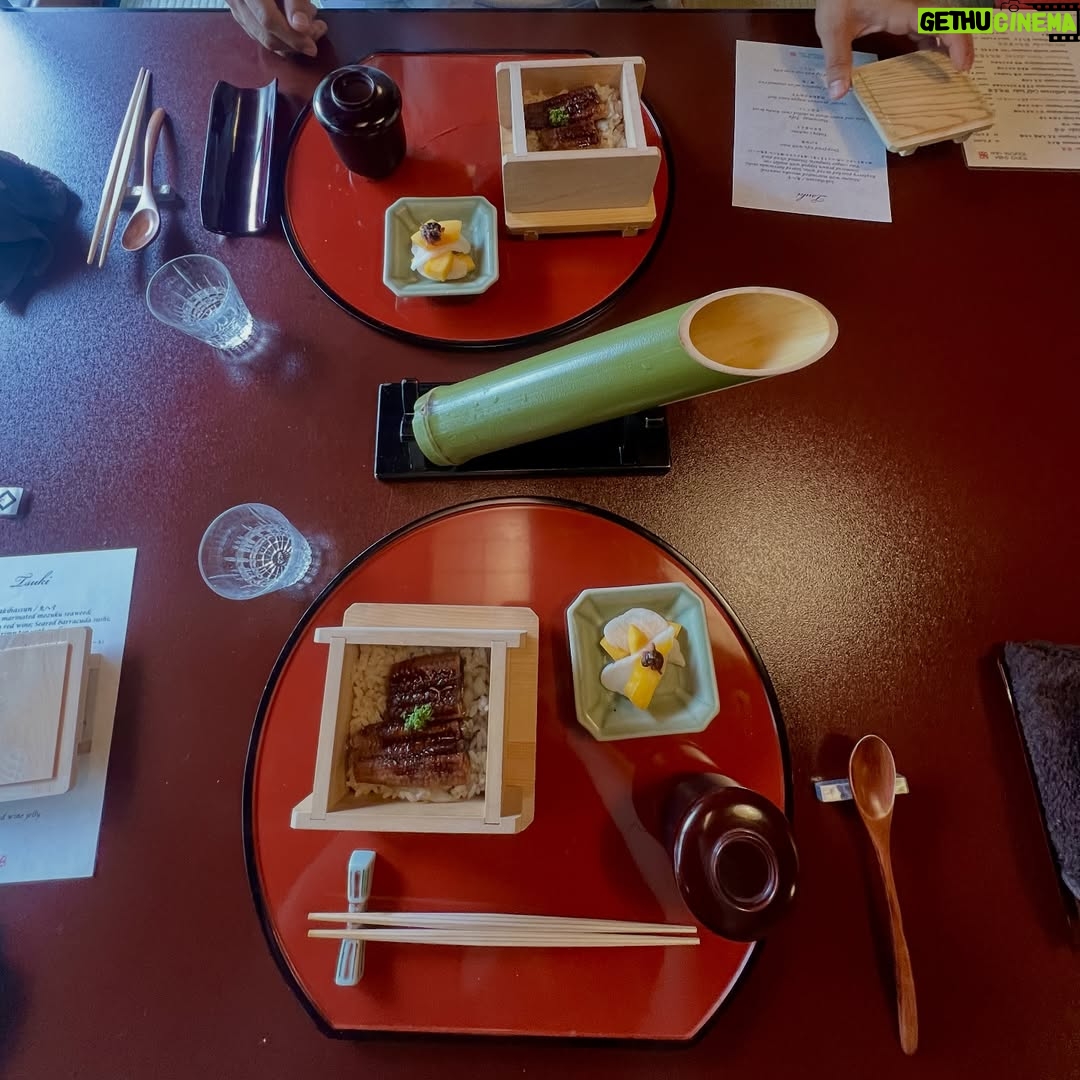 Sofía Lama - 1.4K Likes - Japón… la búsqueda constante de la sofisticación a través de la simpleza. Una sociedad que se basa en el respeto pensando siempre en bienestar del prójimo, una país tan seguro que los niños toman solos el metro para ir a la escuela, todo eso y más, eso es Japón ❤️