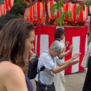 Sofía Lama Instagram - Japón… la búsqueda constante de la sofisticación a través de la simpleza. Una sociedad que se basa en el respeto pensando siempre en bienestar del prójimo, una país tan seguro que los niños toman solos el metro para ir a la escuela, todo eso y más, eso es Japón ❤️