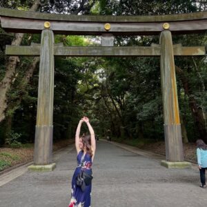 Sofía Lama Instagram - Japón… la búsqueda constante de la sofisticación a través de la simpleza. Una sociedad que se basa en el respeto pensando siempre en bienestar del prójimo, una país tan seguro que los niños toman solos el metro para ir a la escuela, todo eso y más, eso es Japón ❤️