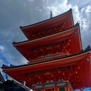 Sofía Lama Instagram - Japón… la búsqueda constante de la sofisticación a través de la simpleza. Una sociedad que se basa en el respeto pensando siempre en bienestar del prójimo, una país tan seguro que los niños toman solos el metro para ir a la escuela, todo eso y más, eso es Japón ❤️