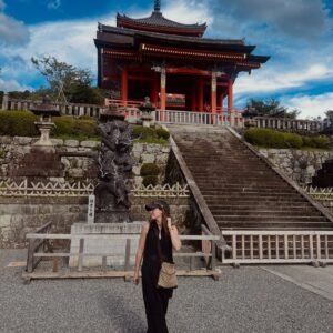 Sofía Lama Instagram - Japón… la búsqueda constante de la sofisticación a través de la simpleza. Una sociedad que se basa en el respeto pensando siempre en bienestar del prójimo, una país tan seguro que los niños toman solos el metro para ir a la escuela, todo eso y más, eso es Japón ❤️