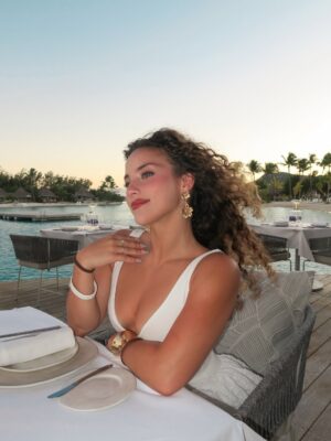 Sofie Dossi Instagram - i’m not leaving here… you can’t make me!