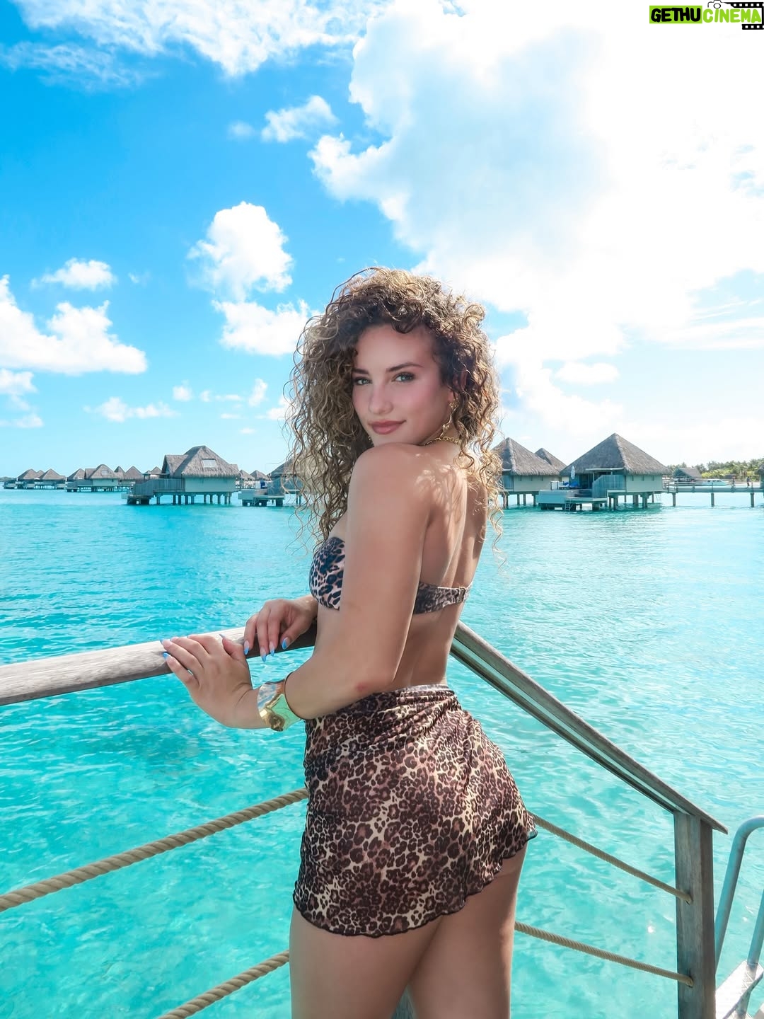Sofie Dossi - 142.4K Likes - my dream date 🩵