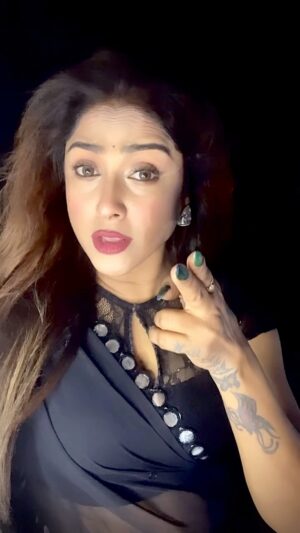 Soma Singha Instagram - #trendingsongs #instagramree #trend #reel #reelsvideo #viralreeĺs #instagram #réel